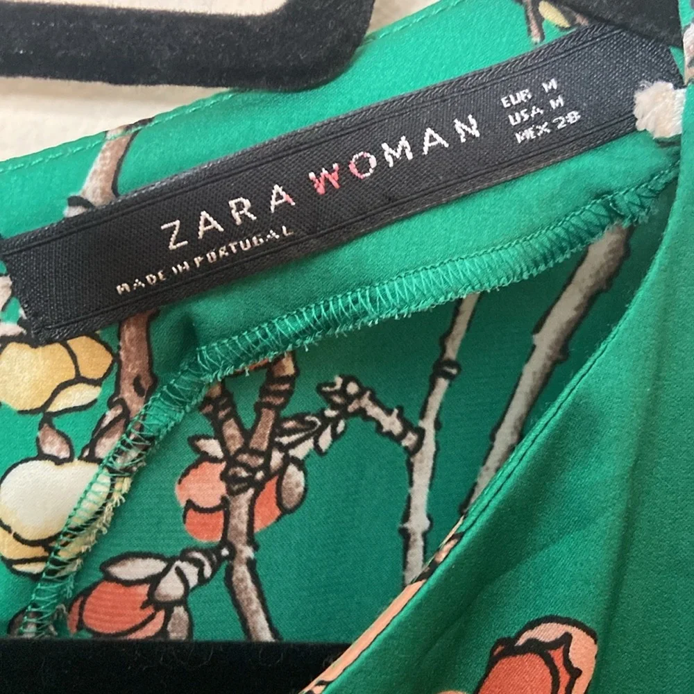 Green Zara Silky Floral Mini Dress short Satin Medium Bell Sleeve Cold Shoulder - Picture 5 of 9